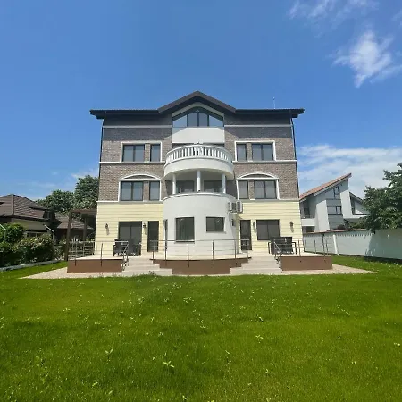 Iarca 4* Bucureşti